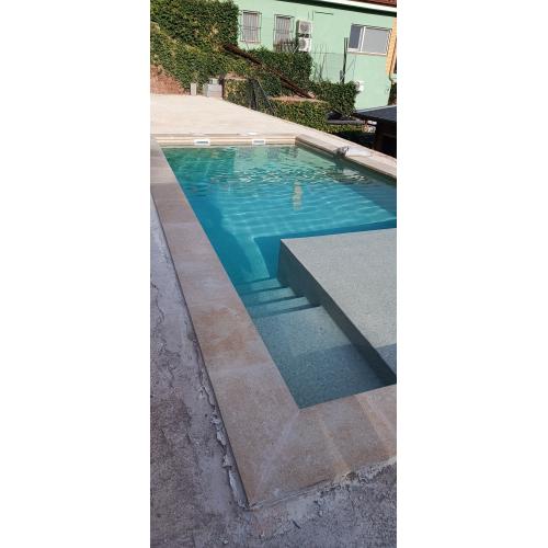 Asi queda el Borde de piscina recto Mistery Sand L62 62,6x31,7x3,8 (pack 4ud)